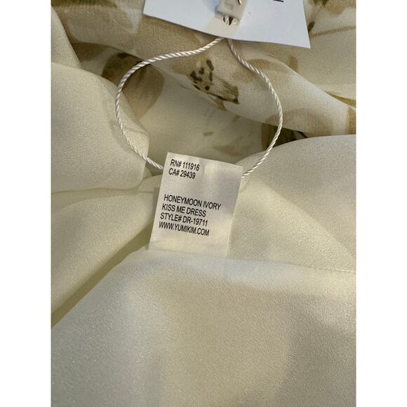 NWT Yumi Kim Kiss Me Dress in Ivory size Small
$238 Retail - Picture 7 of 7